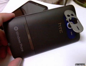 HTC HD7 Rear Kickstand