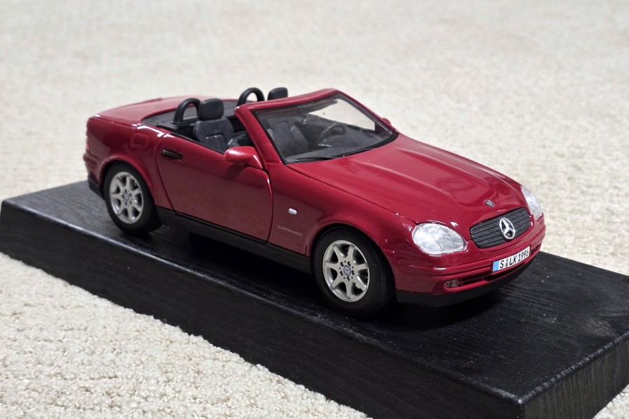 Maisto 1:18 Mercedes SLK 230 Kompressor Special Edition Red | Die